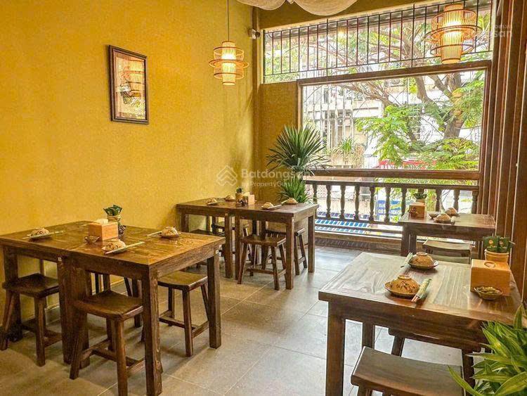 Cho thuê nhà MT Trần Quốc Toản, Quận 3, DT 8.5x12m, trệt lửng 1 lầu, giá 55 tr/th