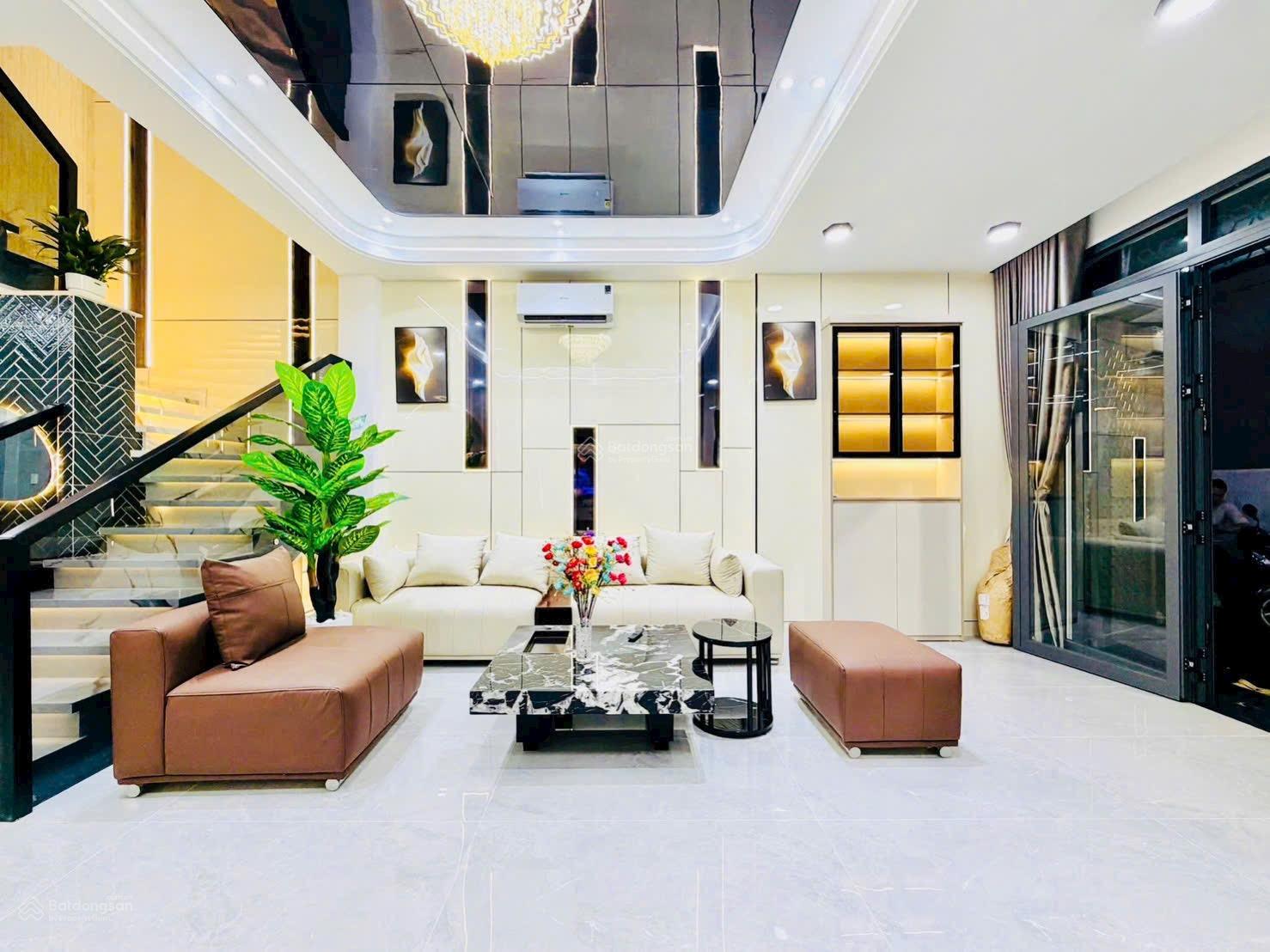 Nhà 3 tầng khu phân lô, ngay Vạn Phúc, Qlo 13, Đại học Luật DT 90m giá 7.050, SHR, vuông A4.