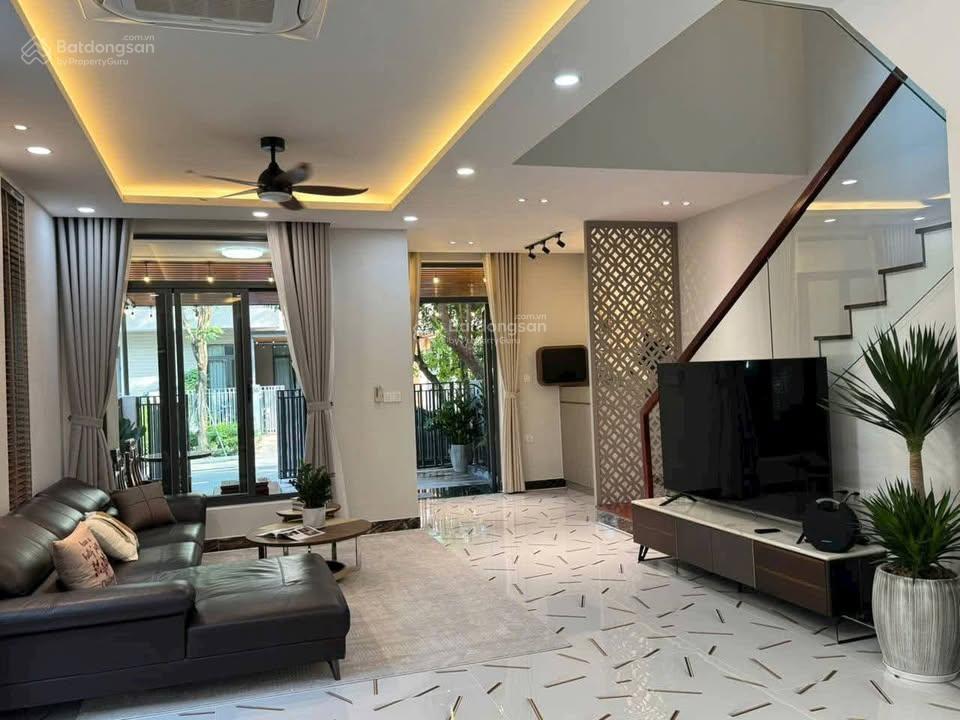 Cho thuê biệt thự ngay gần Đỗ Xuân Hợp, Global, Gia Hoà 10x20m 3L4PN... LH 0901 193 ***