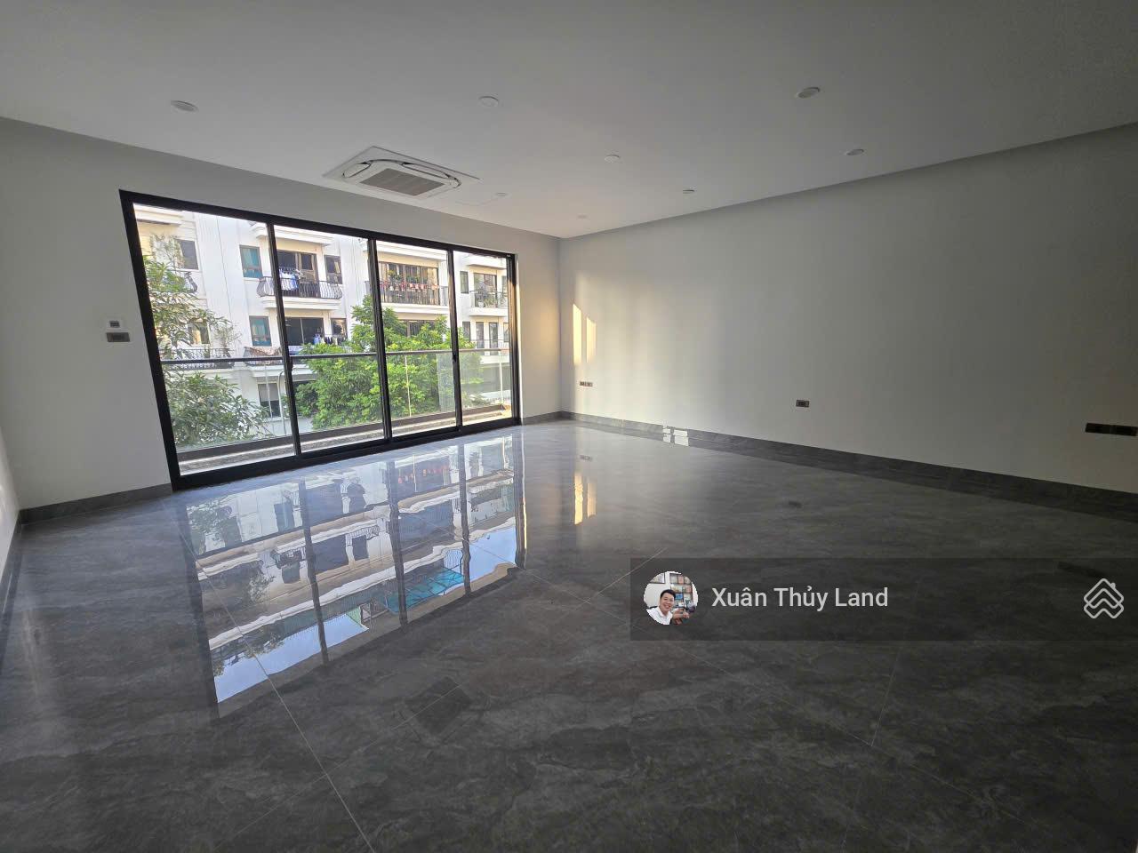 Cho thuê mặt bằng văn phòng Lâm Hạ DT 85m2/1 sàn - thông sàn, 2 ban công, WC ngoài, thang máy