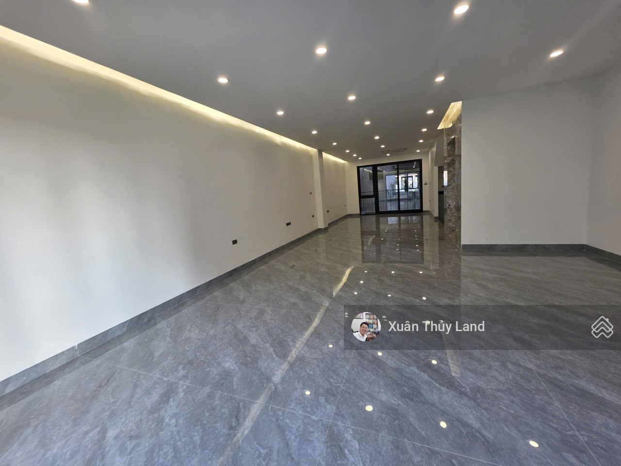 Cho thuê mặt bằng văn phòng Lâm Hạ DT 85m2/1 sàn - thông sàn, 2 ban công, WC ngoài, thang máy