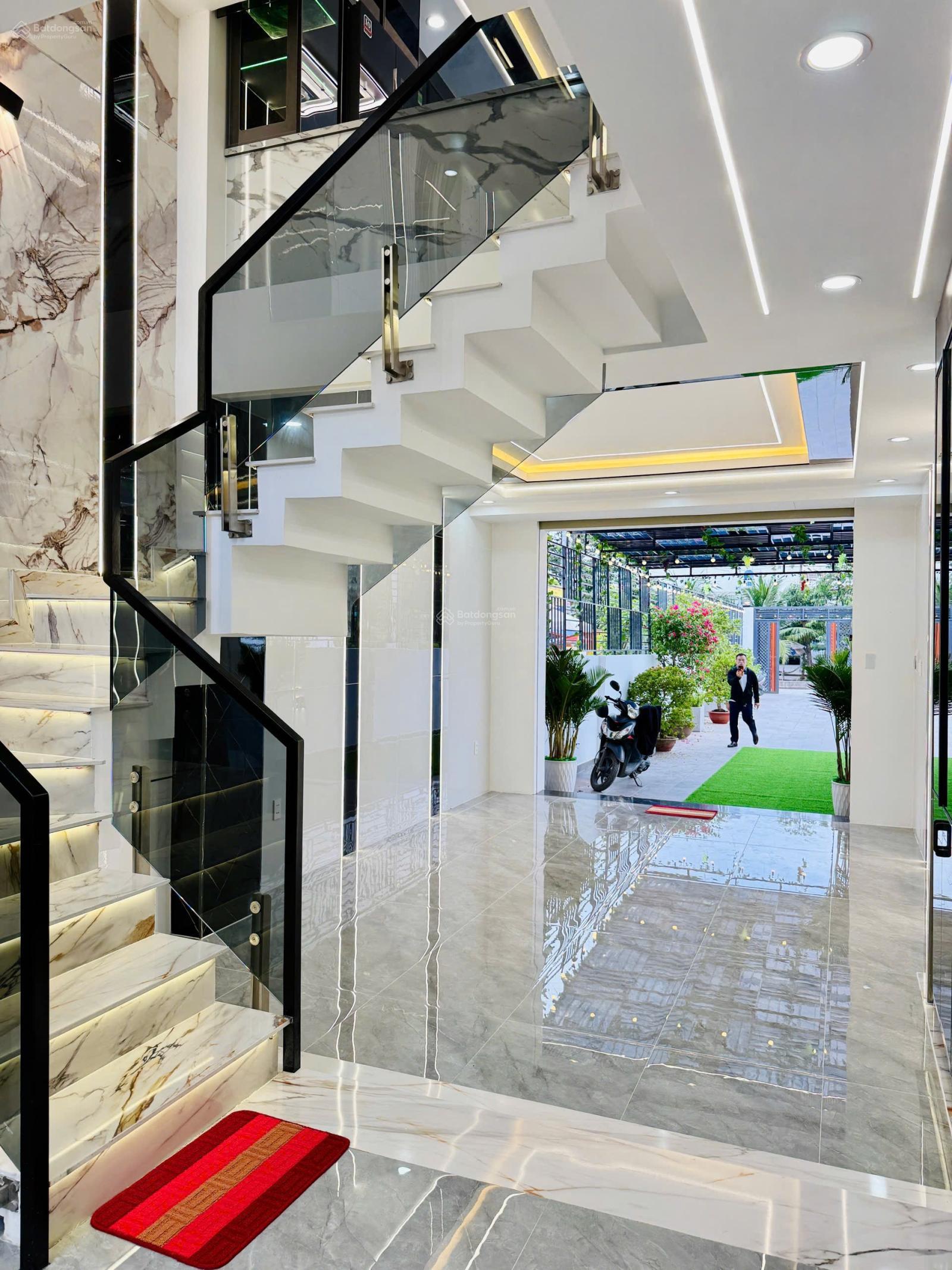 Bán nhà diện tích lớn 148 m2 nhà mới xây đẹp, xe hơi đậu trước sân nhà, 4PN rộng rãi