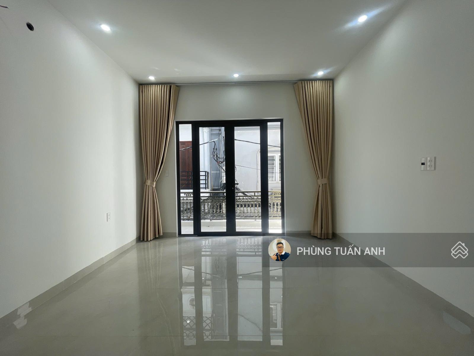 Nhà 4 tầng phố Thiên Lôi - lô góc thoáng - diện tích 50m2 - ngõ 4m oto cất trong nhà.