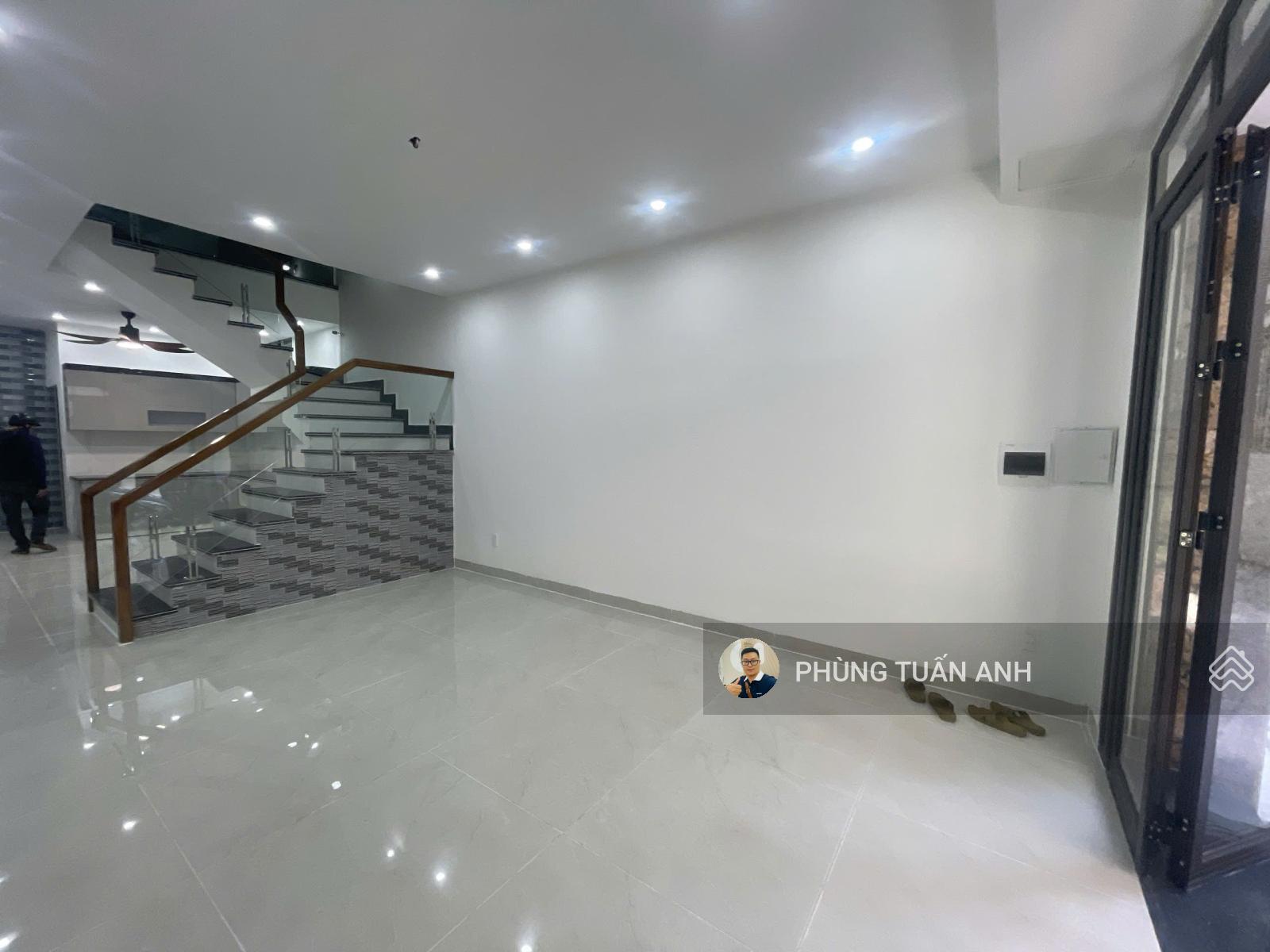 Nhà 4 tầng phố Thiên Lôi - lô góc thoáng - diện tích 50m2 - ngõ 4m oto cất trong nhà.