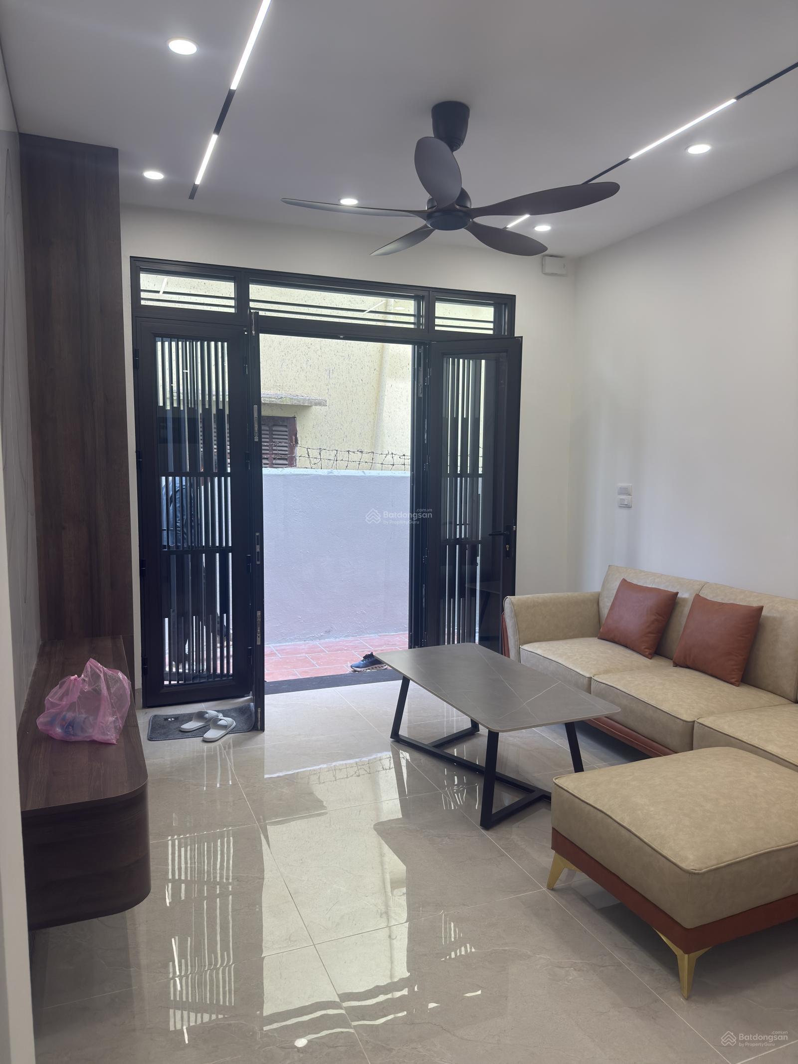 Bán nhà ngay ngõ 42 Sài Đồng- Cách oto tránh 20m- Ngõ nông. Dt:55m2,4 ngủ,4 tầng. Giá:8.6 tỷ có TL Bán nhà ngay ngõ 42 Sài Đồng- Cách oto tránh 20m- Ngõ nông. Dt:55m2,4 ngủ,4 tầng. Giá:8.6 tỷ có TL