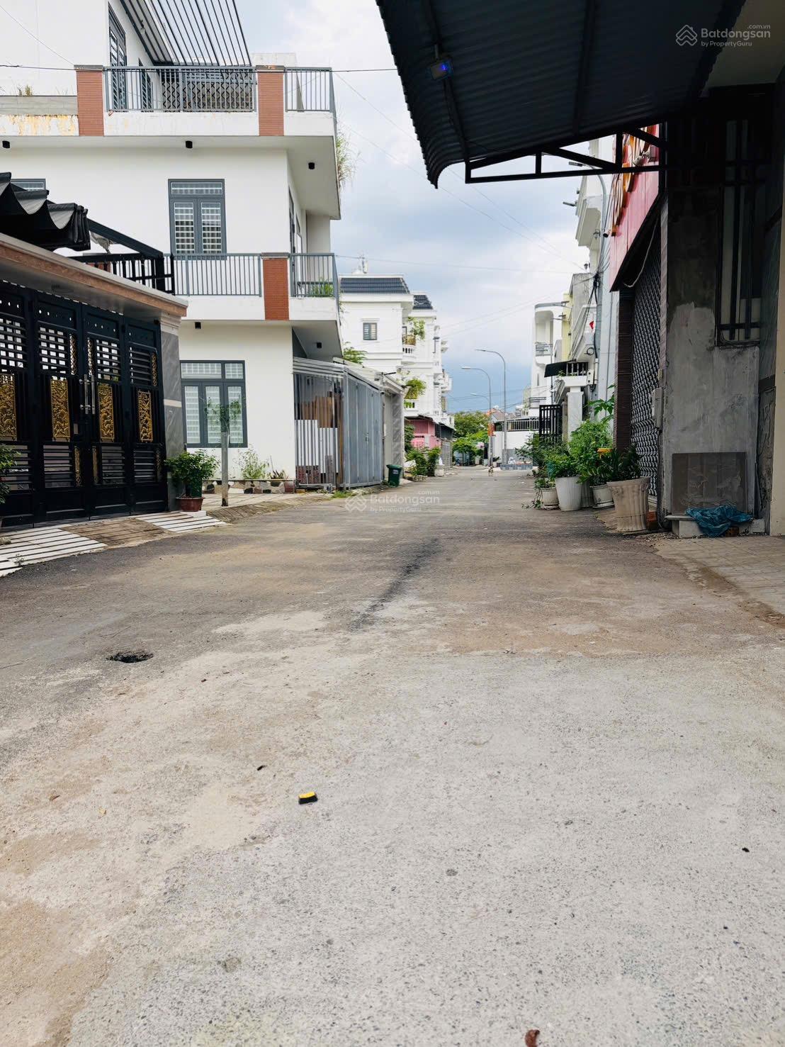 CHỦ GỬI BÁN 2 CĂN NHÀ 1 TRỆT 1 LẦU PHƯỜNG BIÊN HOÀ. DT: 4x18=72M2. GIÁ: 3TỶ8 Đường nhựa 6m thông