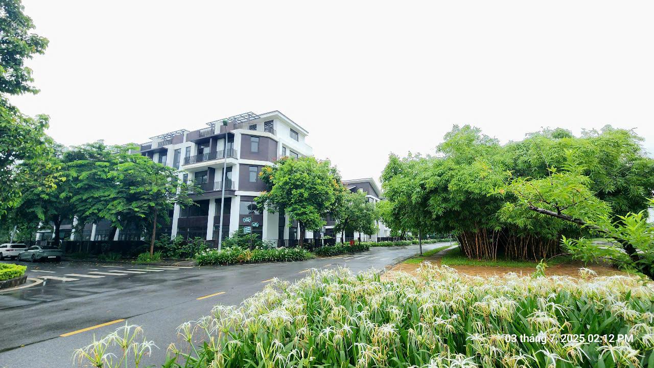 Em bán căn shopvillas 200m2 rẻ nhất dự án. Không lỗi phong thủy. Giá chỉ 17x tr/m2. LH: 0919 558 ***