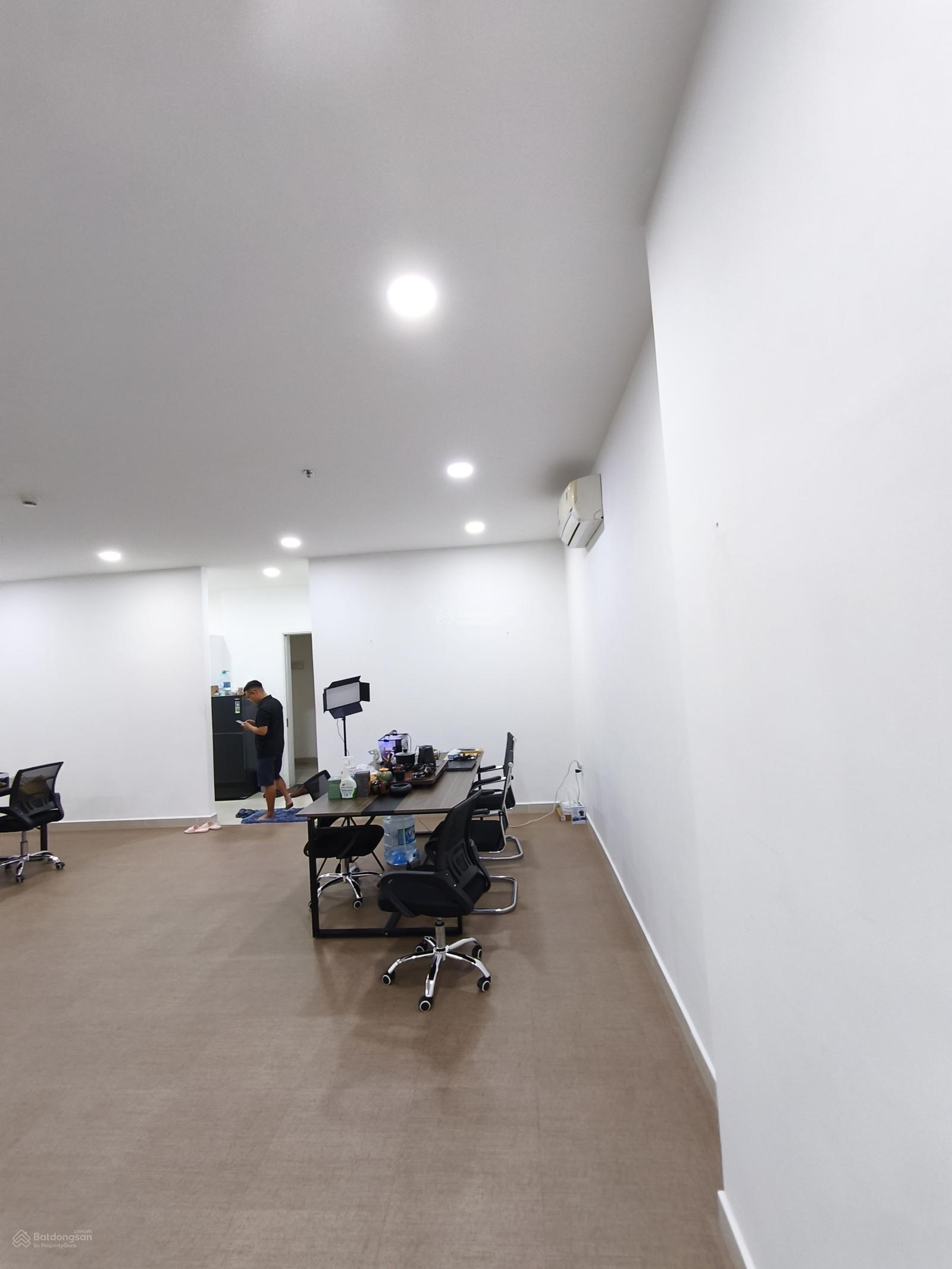 Cần tiền bán gấp căn OfficeTel 70m2, Moonlight Boulevard 2tỷ550tr