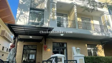 Biệt thự full nội thất Verosa Park 8x18.5m cạnh hồ bơi