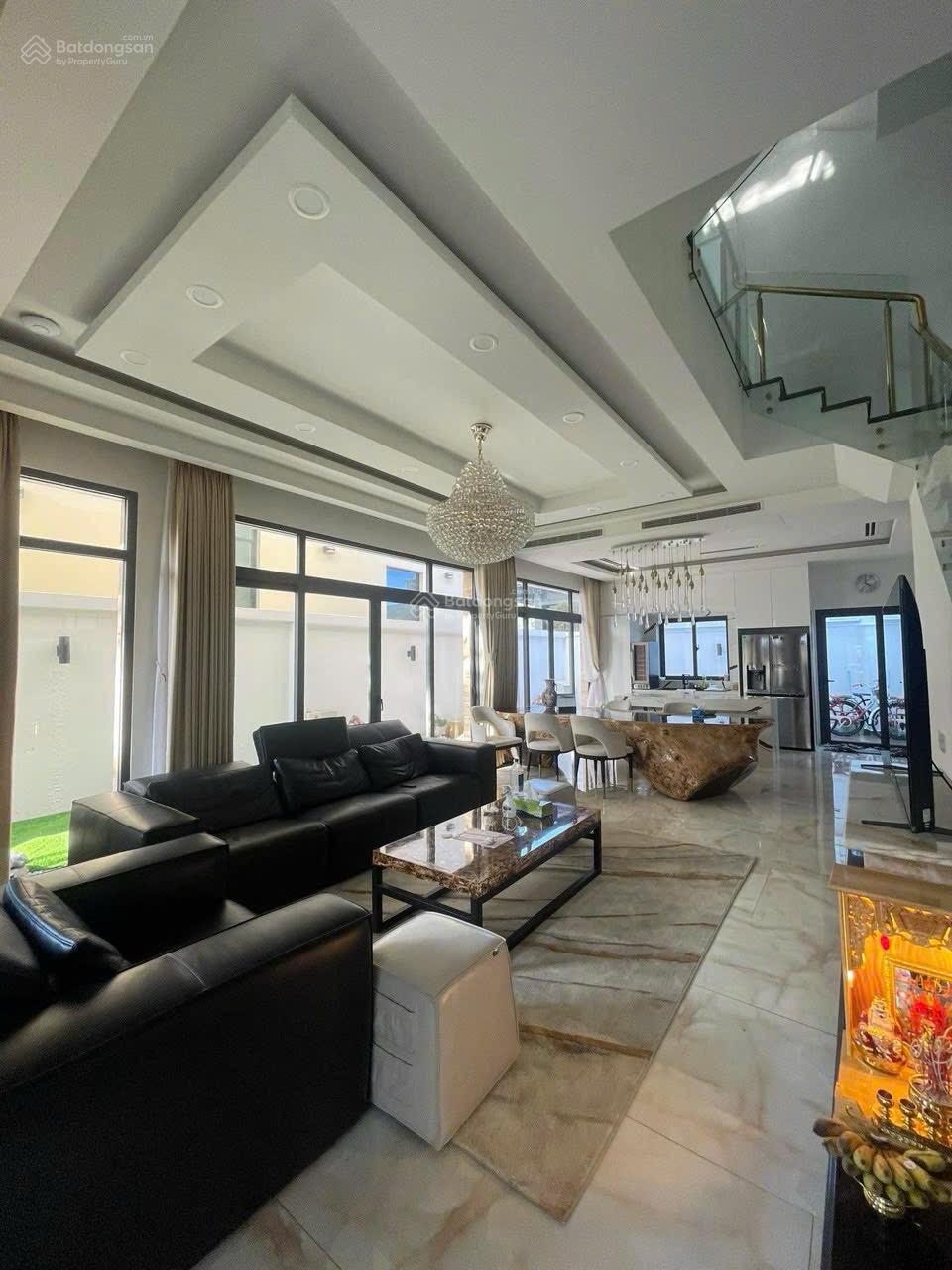 Biệt thự full nội thất Verosa Park 8x18.5m cạnh hồ bơi