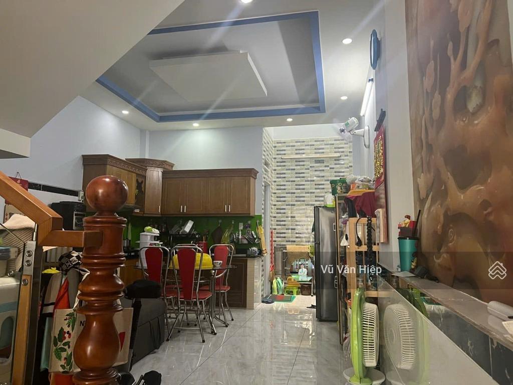 Nhà 3 Tầng hẻm 439 ngay chợ Hồ Học Lãm 4mx 15m 4 Phòng Ngủ bán 5.7 tỷ