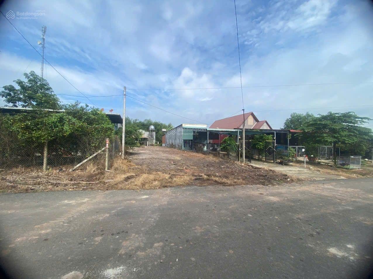 Bán nhanh lô đất nền sổ sẵn, DT 542m2 cách trung tâm Chơn Thành Plaza chỉ 1km, có sẵn thổ