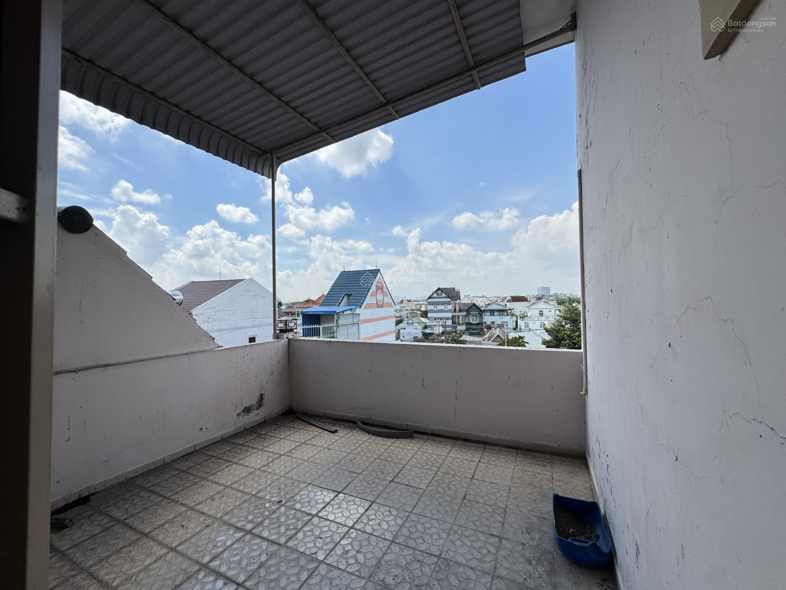 Bán nhà mặt phố 52m2 (5.5x9.5) 4 tầng - sổ riêng hoàn công - vị trí gần cầu Phú Long - 3,7 tỷ