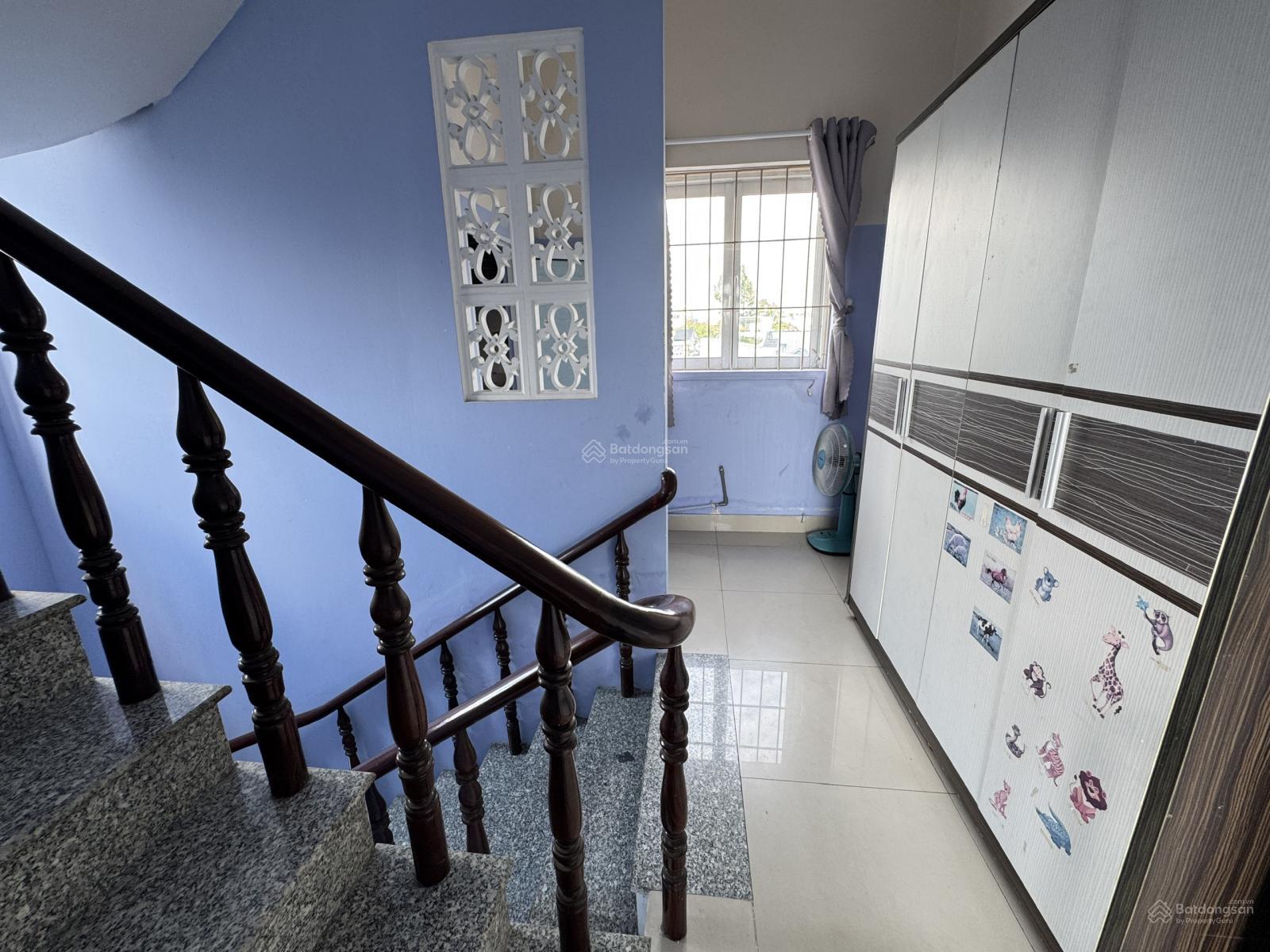 Bán nhà mặt phố 52m2 (5.5x9.5) 4 tầng - sổ riêng hoàn công - vị trí gần cầu Phú Long - 3,7 tỷ