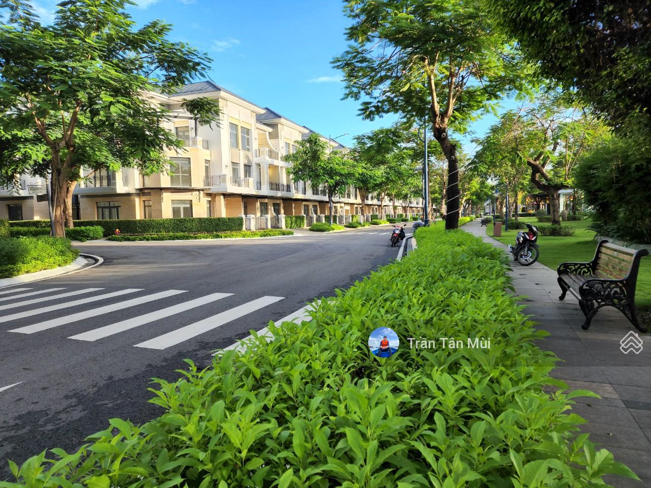 Bán Gấp Thời Gian Ngắn, Căn Nhà Phố Góc 148m2, 8x18,5, 1 Trệt 3 Lầu, Full Nội Thất Cao Cấp