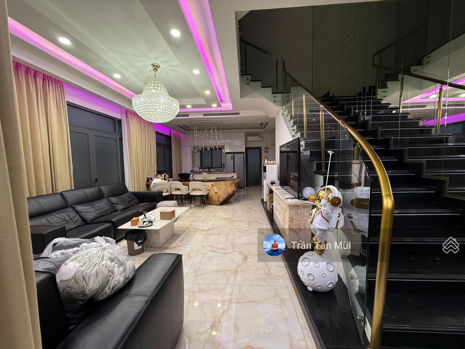 Bán Gấp Thời Gian Ngắn, Căn Nhà Phố Góc 148m2, 8x18,5, 1 Trệt 3 Lầu, Full Nội Thất Cao Cấp Bán Gấp Thời Gian Ngắn, Căn Nhà Phố Góc 148m2, 8x18,5, 1 Trệt 3 Lầu, Full Nội Thất Cao Cấp