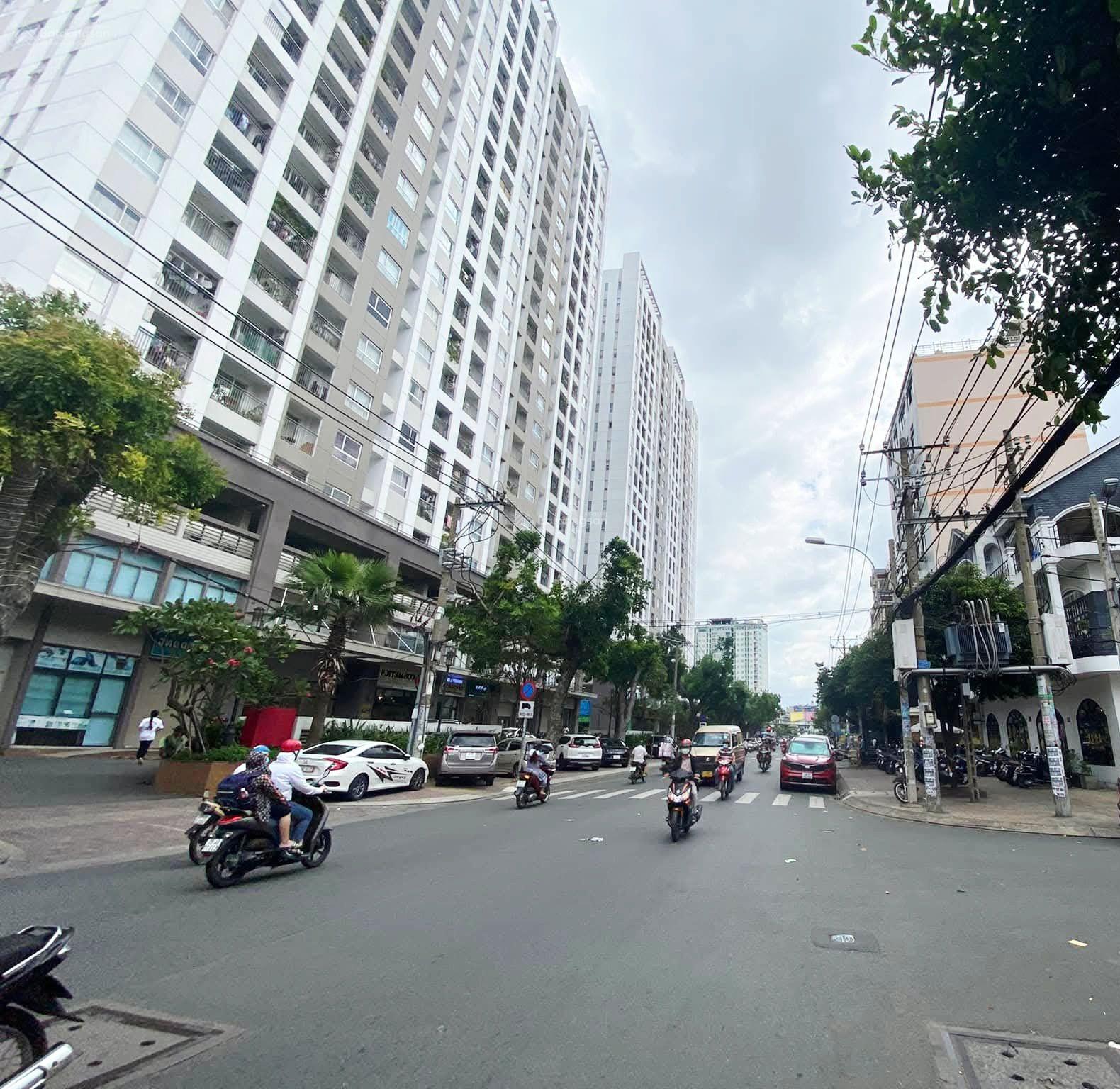 BÁN NHÀ MẶT TIỀN CHỢ KDOANH 4 TẦNG - 5x 18M