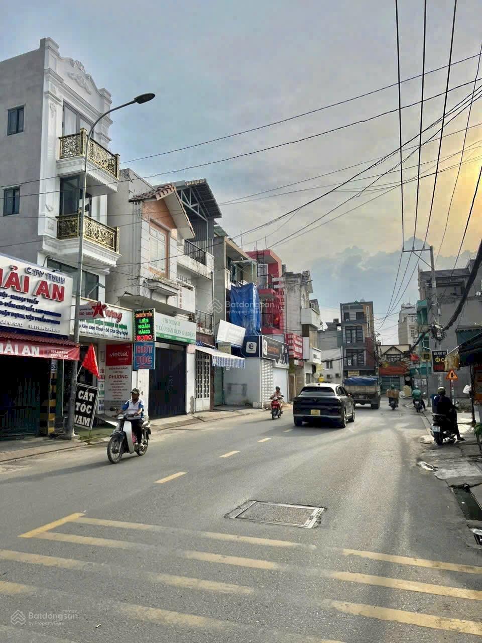 Nhà 2 lầu hẻm 6m cách Hà Huy Giáp 100m full nội thất cao cấp. DT 4m x 15m - Khu VIP - Giá tốt Q12