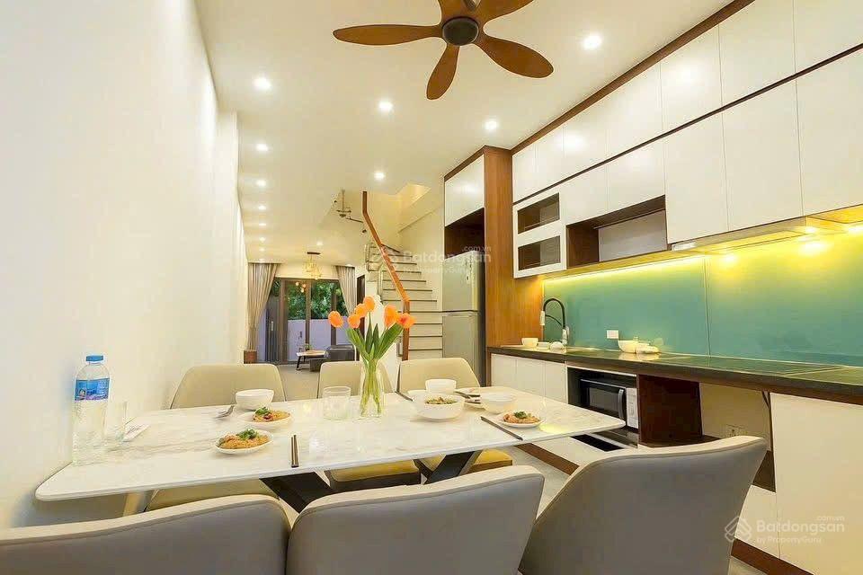 Bán nhà Sài Đồng, 55m2, 4 ngủ, nội thất sang sịn, gần ô tô tránh, chỉ 8.x tỷ