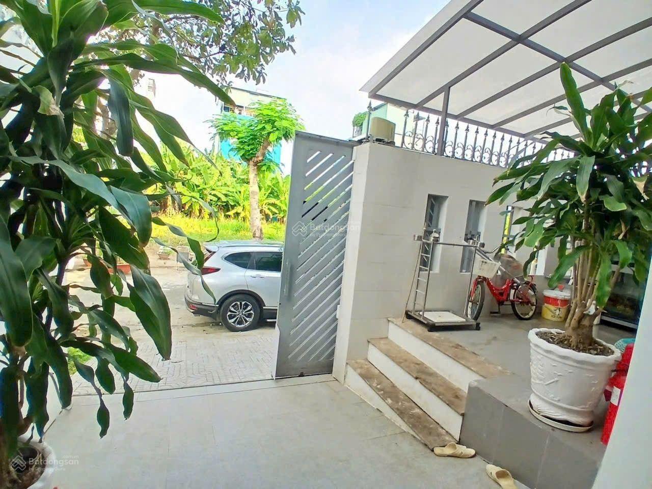 Biệt thự giá tốt KDC Vạn Hưng Phú, TT Nhà Bè. Đường 12m. DT 112m2. 3 tầng áp mái. Giá chỉ 9.999tỷ Biệt thự giá tốt KDC Vạn Hưng Phú, TT Nhà Bè. Đường 12m. DT 112m2. 3 tầng áp mái. Giá chỉ 9.999tỷ