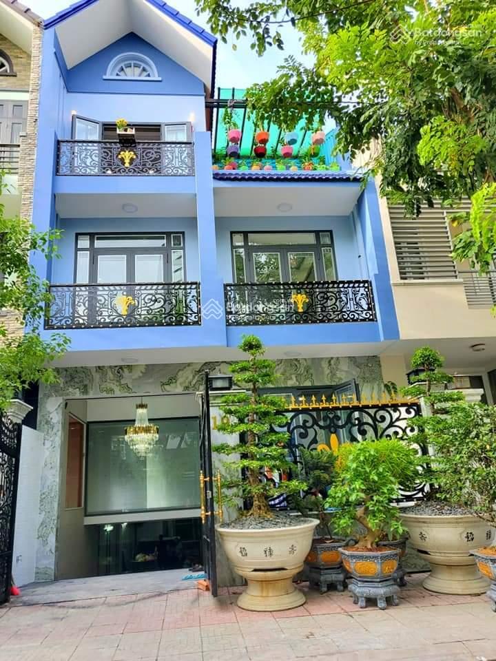 Cần Bán Nhà BT liền kề KDC ven sông Tân Phong DT 7x18m giá 21 .5 tỷ nhà Có Hầm, LH 0903 870 ***.