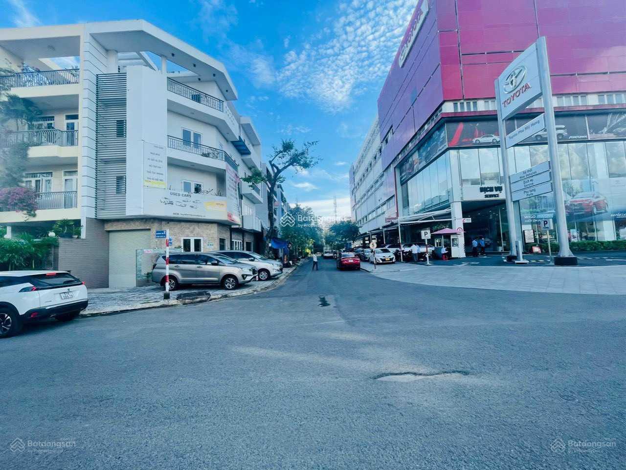 Cần Bán Nhà BT liền kề KDC ven sông Tân Phong DT 7x18m giá 21 .5 tỷ nhà Có Hầm, LH 0903 870 ***.