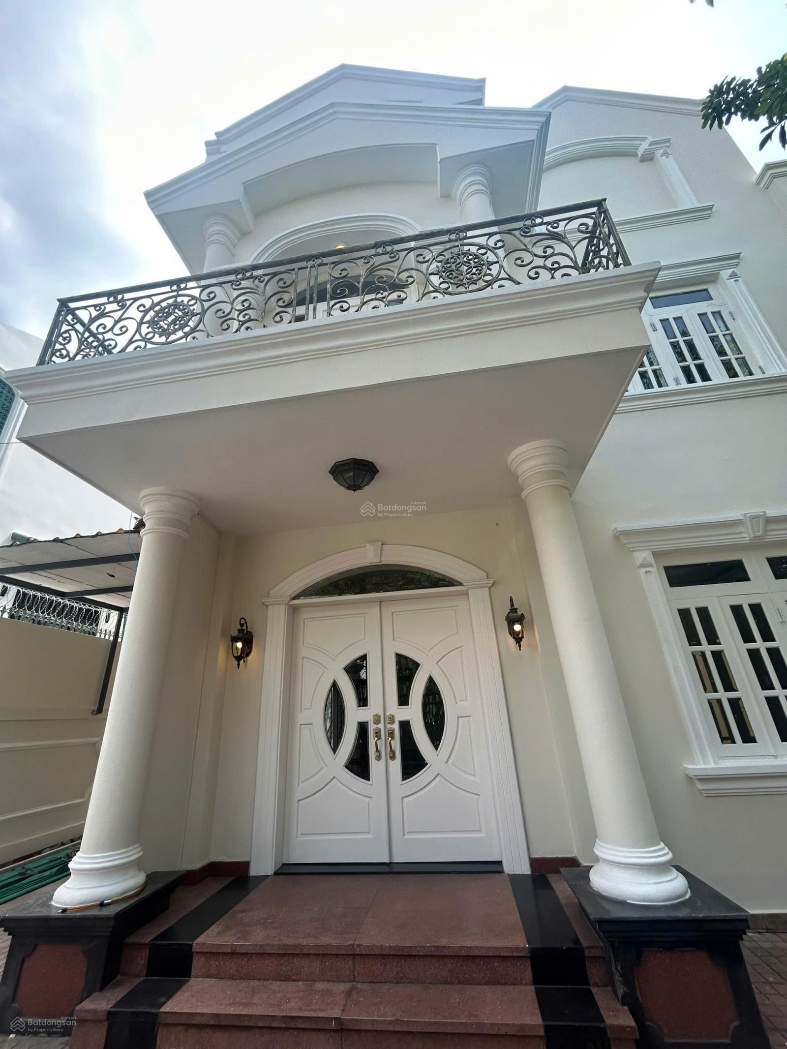 Chỉ 130 triệu cho thuê biệt thự đường Xuân Thủy, Thảo Điền, bể bơi sân vườn rộng rãi