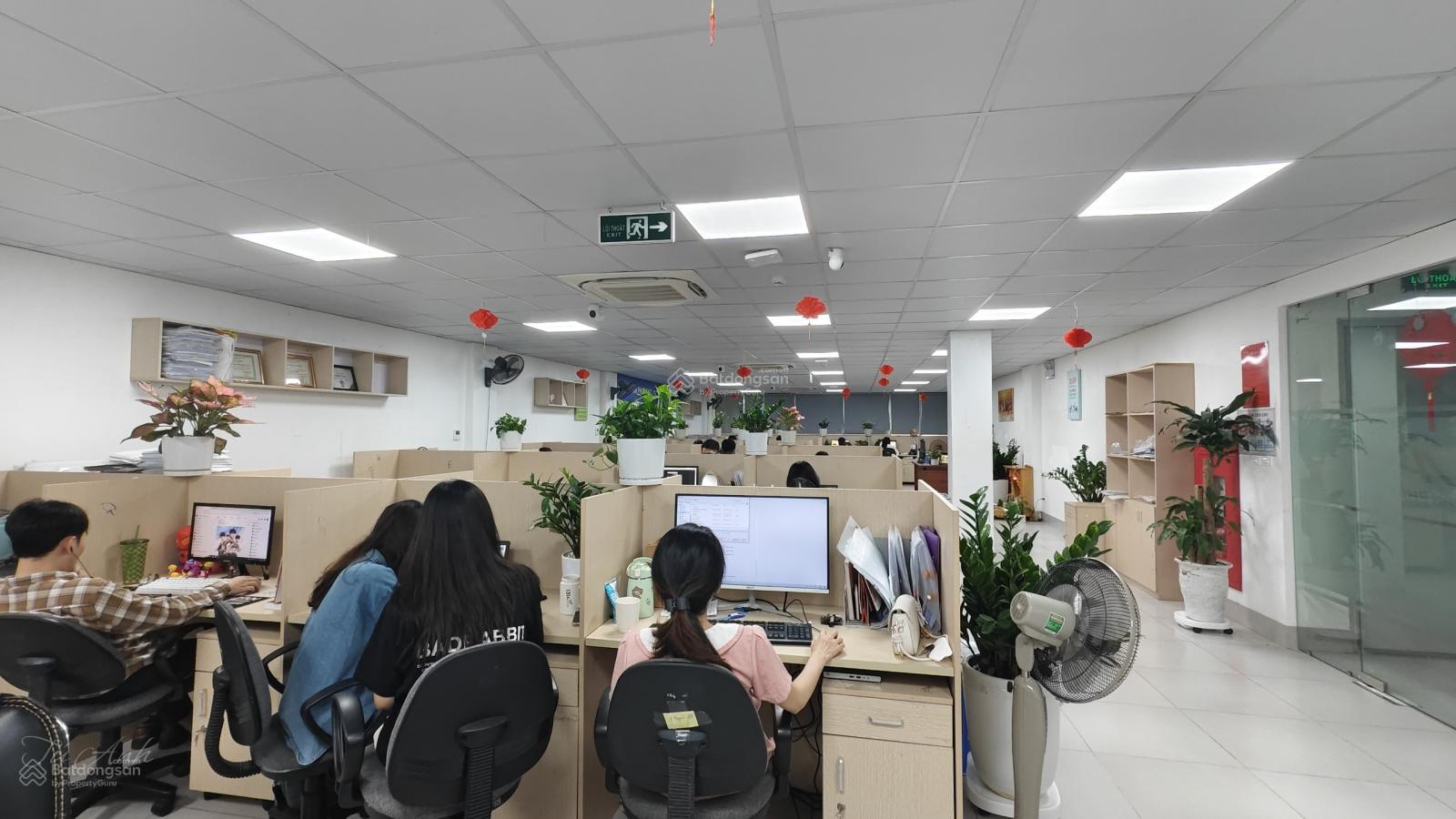 Văn phòng 250m2 giá hấp dẫn tại Mễ Trì , Nam Từ Liêm, Hà Nội.Liên hệ 0988 453 ***