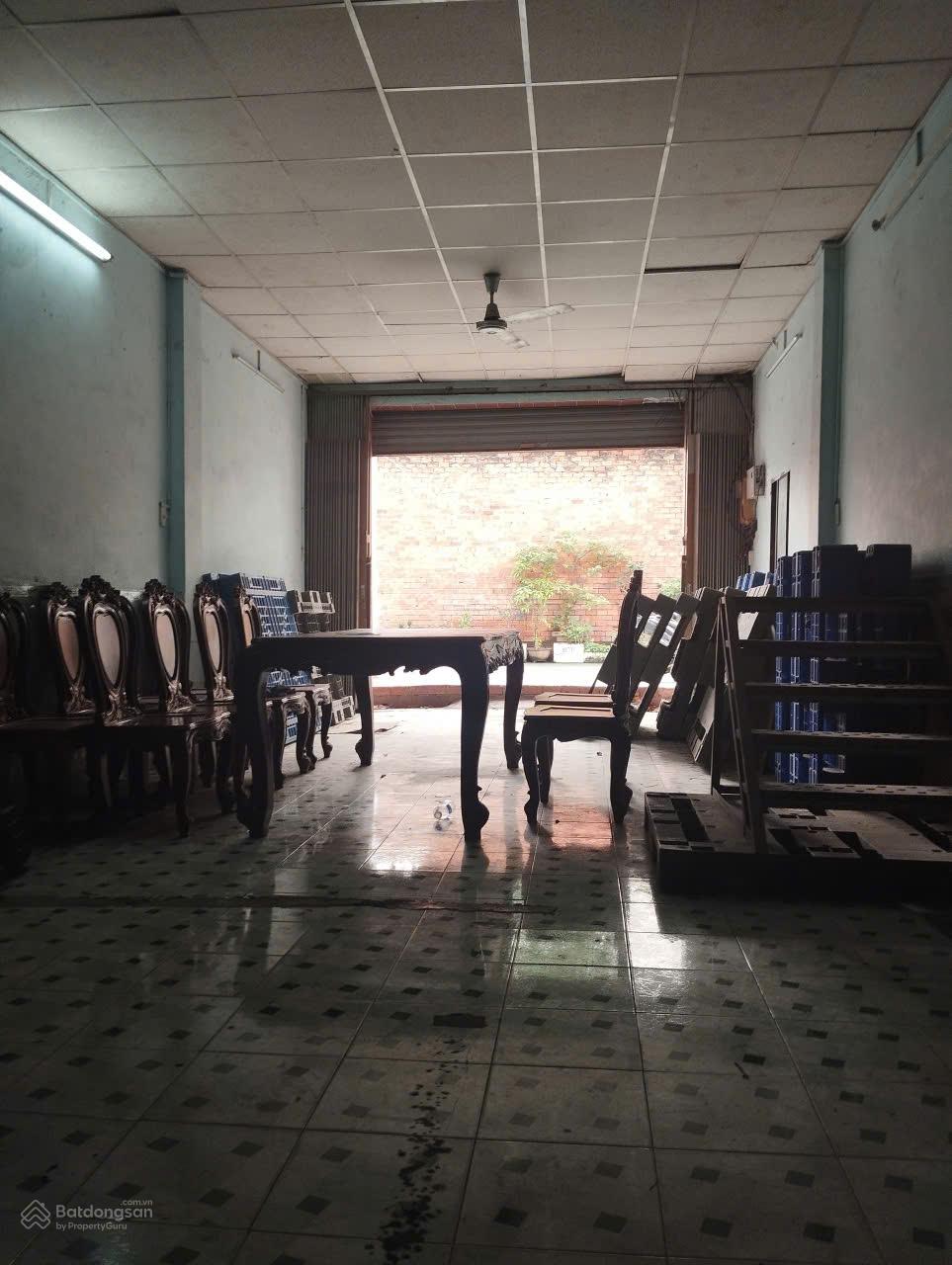 Bán nhà cũ sổ hồng riêng 1 trệt 1 lầu mặt tiền đường nhựa Tân Xuân 7, Trung Mỹ Tân Xuân, Hóc Môn