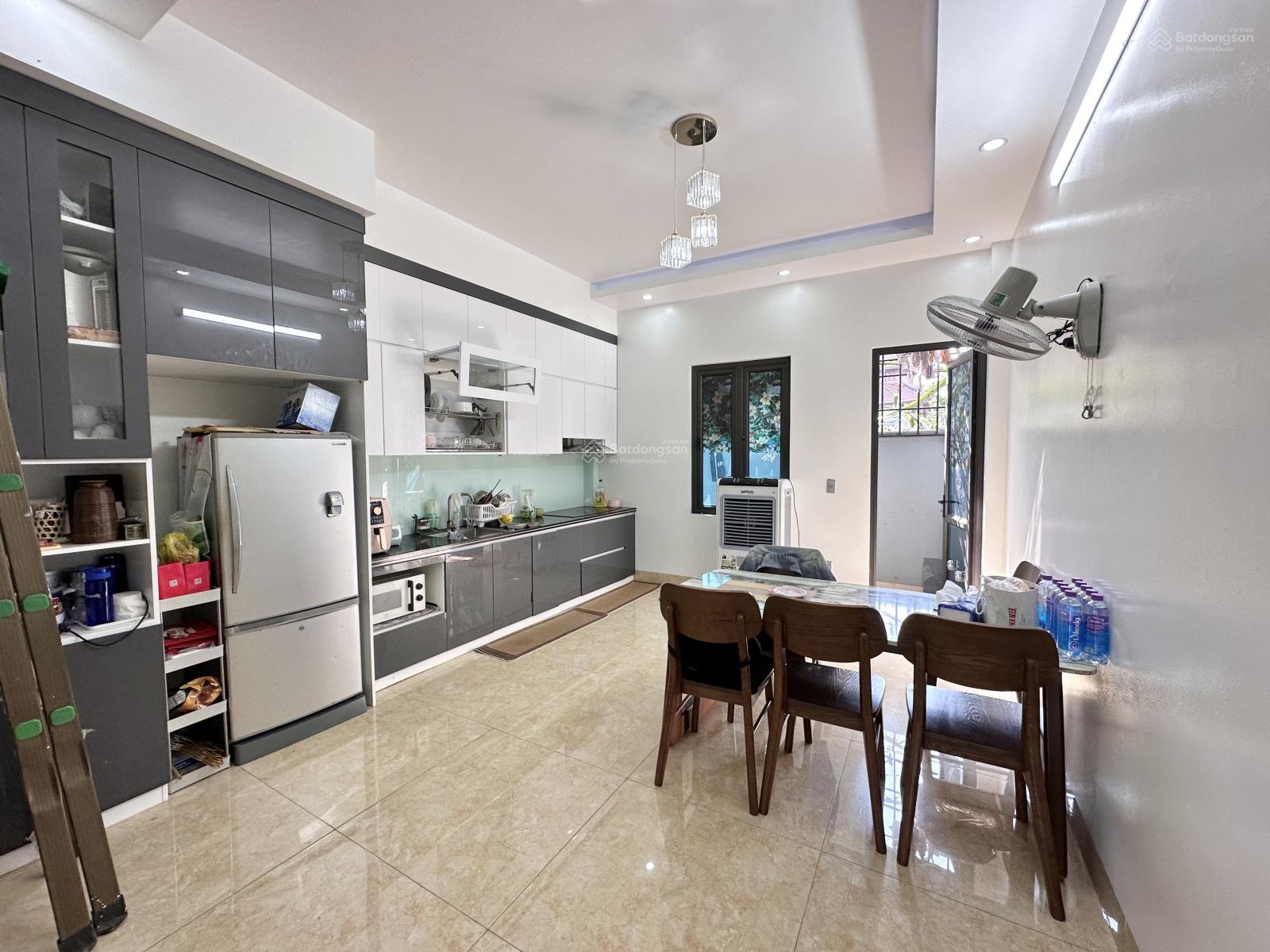 SIÊU RẺ NHÀ khu phân lô đường 12m, nhà 3 tầng mà chỉ 3,25 tỷ tại Hồng Bàng