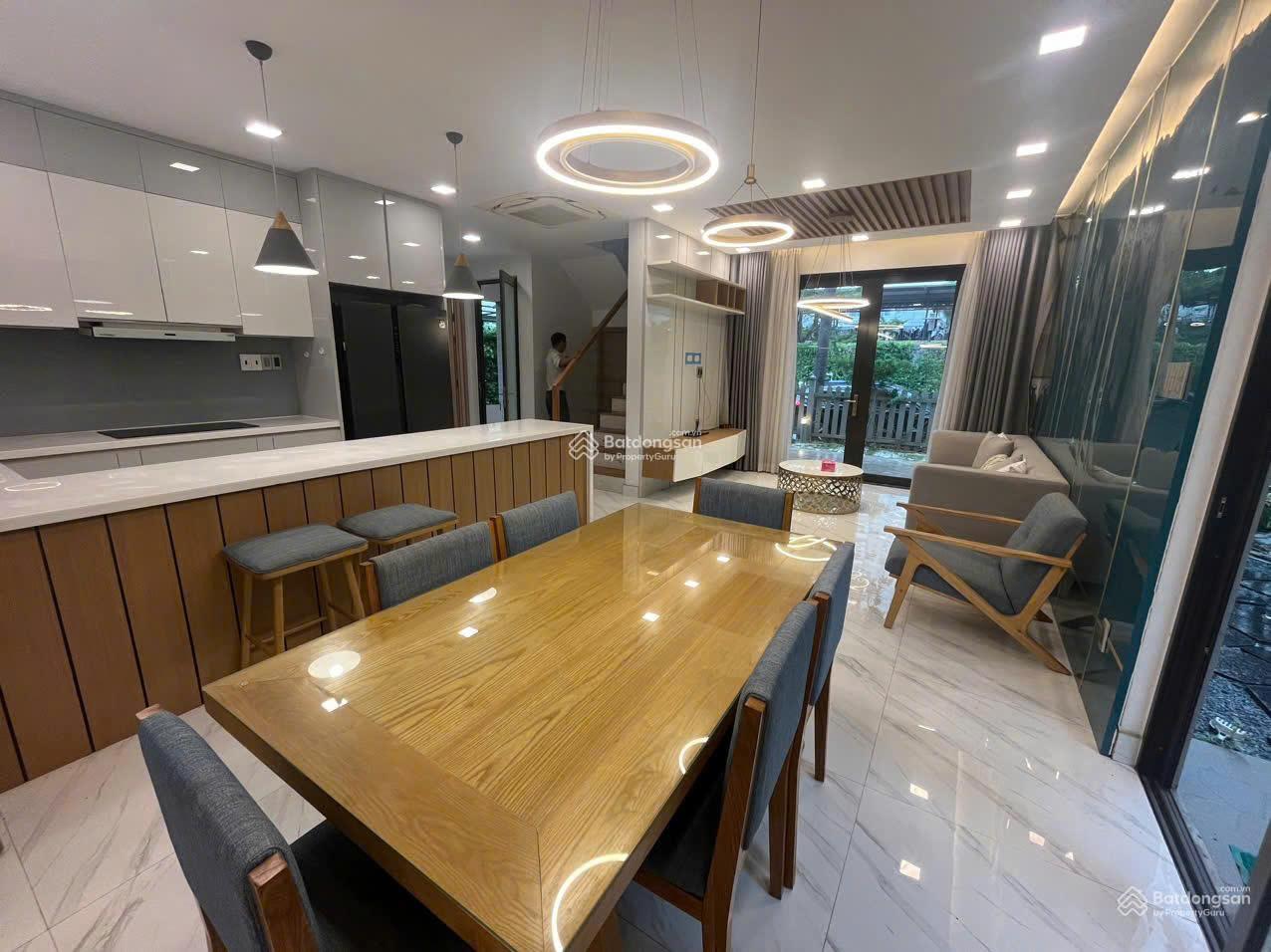 Cho thuê biệt thự Valora Fuji 13mx13m 2L3PN gần Liên Phường, Đỗ Xuân Hợp. LH 0901 193 ***