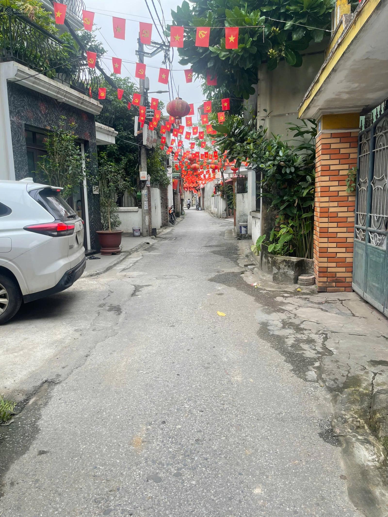 55.5m2 đất sổ rẻ nhất Long Biên mặt ngõ 4m giá chỉ 4.3 tỷ, liên hệ: 0902 132 ***