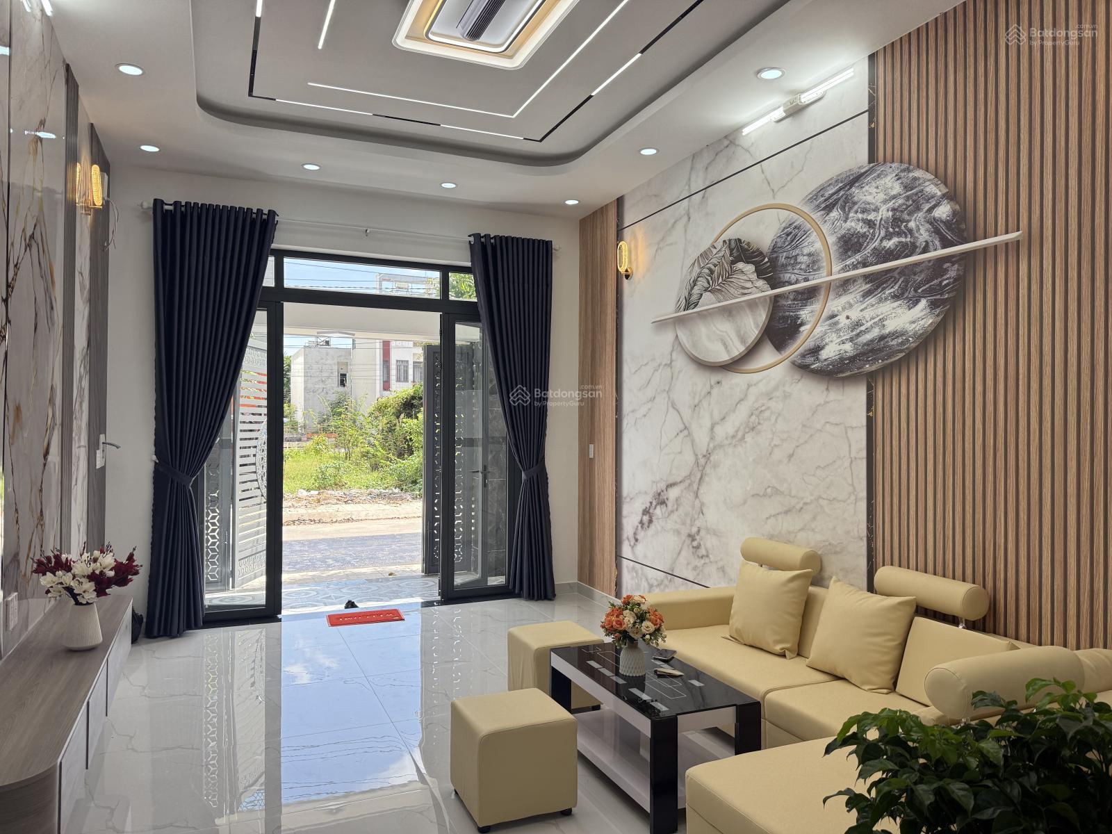 Nhà 1 Trệt 3 Lầu - 5 phòng ngủ - Sổ riêng hoàn công . Mới 100% Giá chính chủ