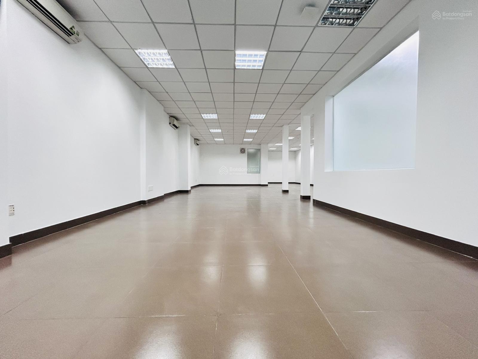 Nhà đường Trần Văn Dư diện tích: 18x25m hầm trệt 2 lầu cho thuê