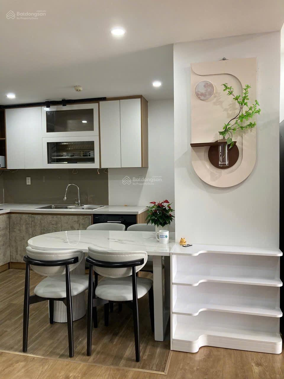 Saigon South Residence cần bán DT 75m2 : 2PN 2WC view đông đã có sổ hồng giá 6 tỷ full NT