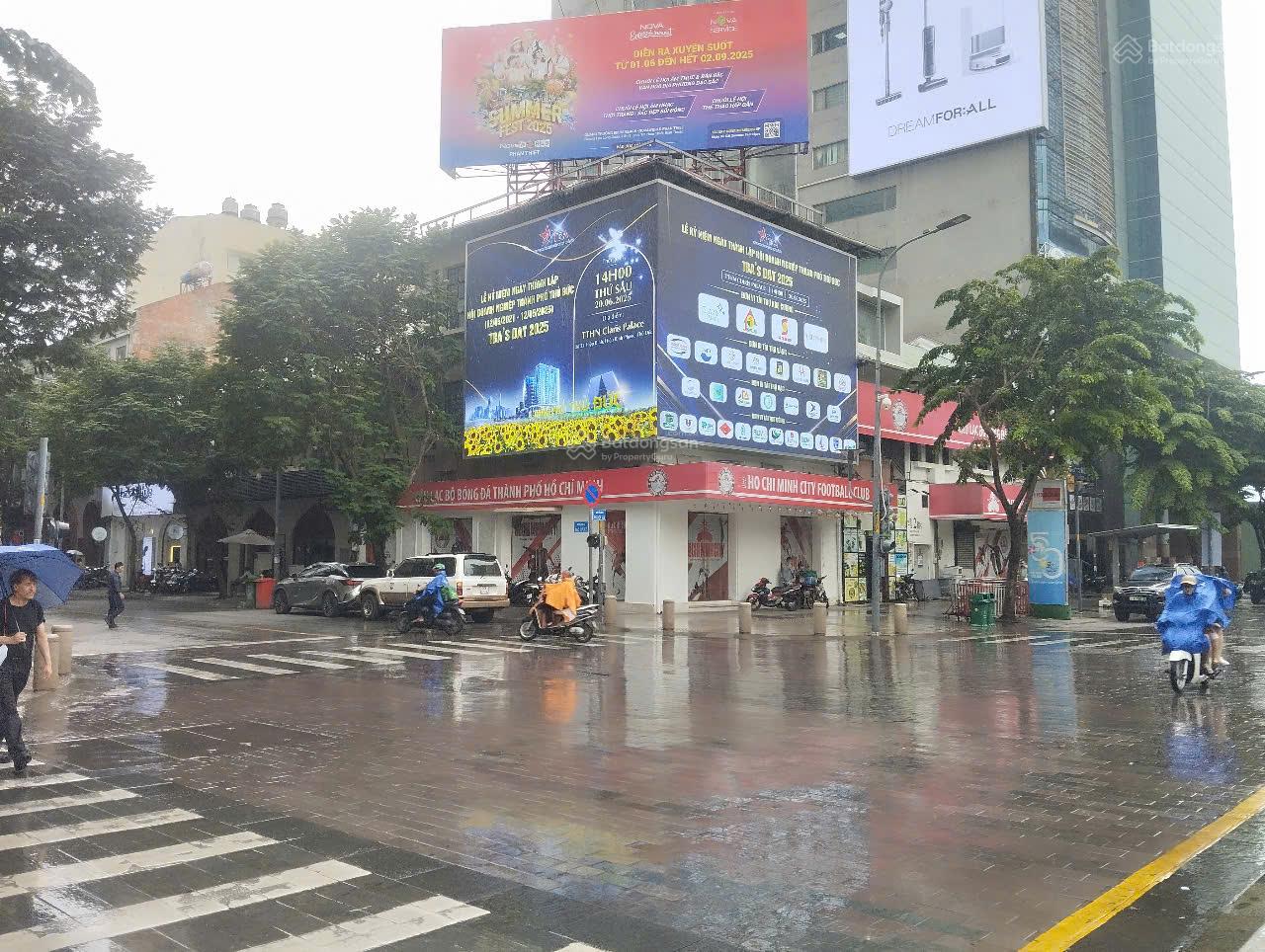 Cho thuê góc 2 mặt tiền đường Nguyễn Huệ - Ngô Đức Kế, q1, diện tích: 10x20m, trệt, giá 250 triệu Cho thuê góc 2 mặt tiền đường Nguyễn Huệ - Ngô Đức Kế, q1, diện tích: 10x20m, trệt, giá 250 triệu