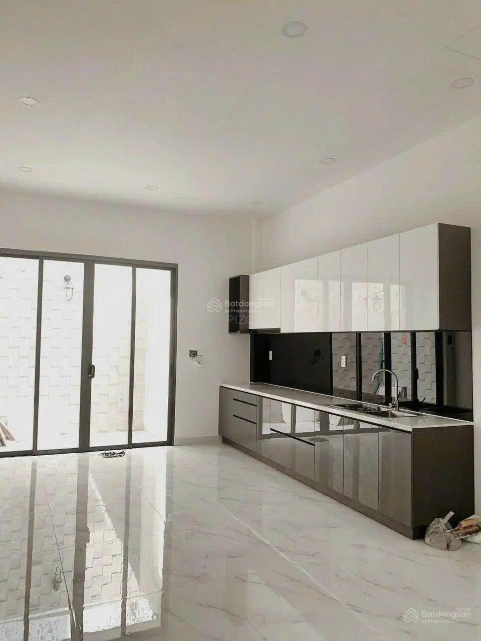 Nhà ngộp, giảm mạnh HXH Nguyễn Đình Chiểu, 4,5x15,5m, 5 tầng, kiên cố, vào ở ngay, 13,4 tỷ TL