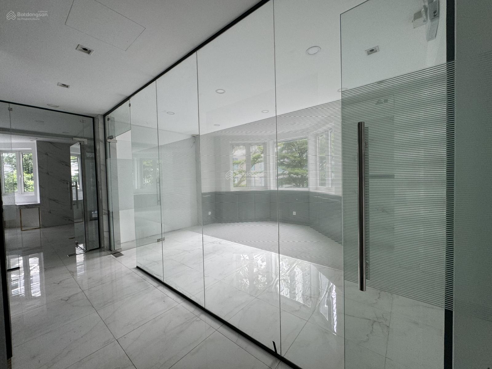 Cho thuê tòa nhà nguyên căn làm văn phòng cửa hàng showroom giá ưu đãi trong tháng 11.2025