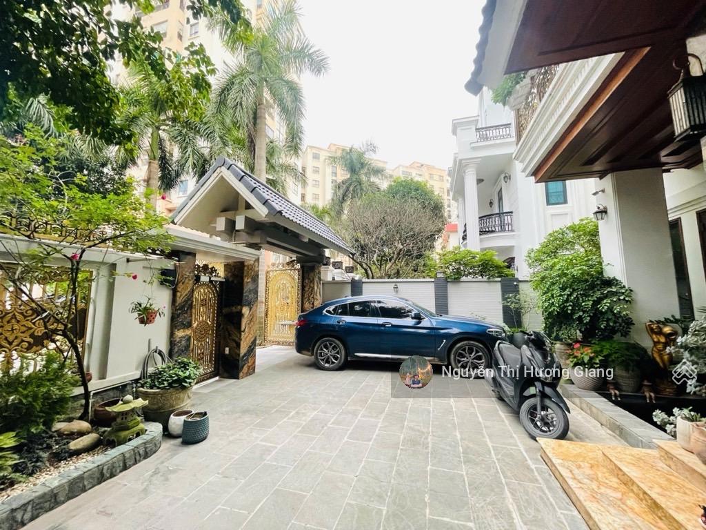 Cắt lỗ BT KĐT Văn Khê, Hà Đông 166m2, MT 10m, 3 tầng thang máy, nội thất cao cấp, ôtô tránh nhau