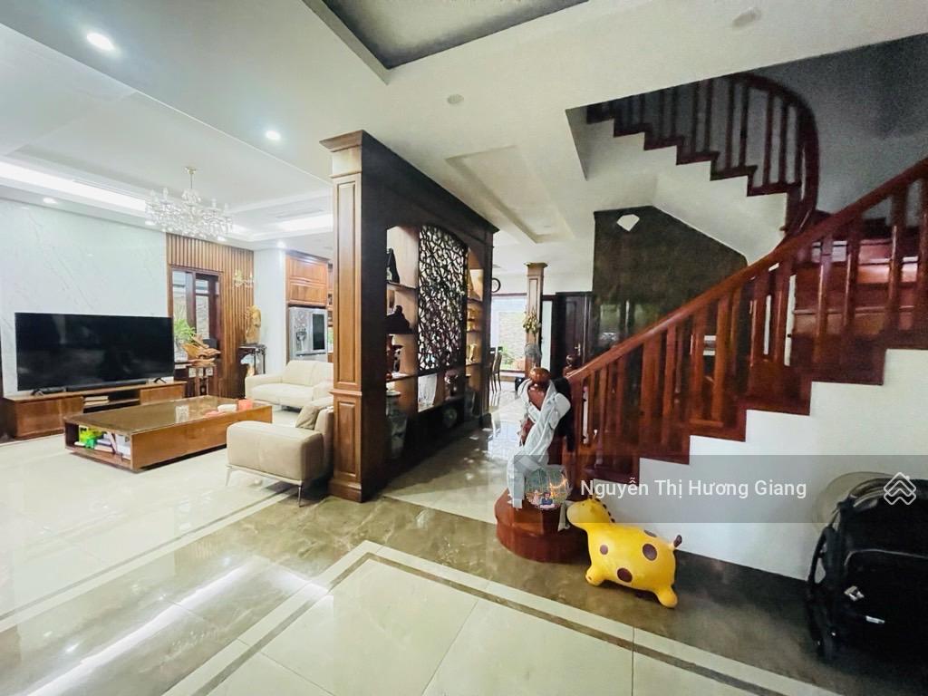 Cắt lỗ BT KĐT Văn Khê, Hà Đông 166m2, MT 10m, 3 tầng thang máy, nội thất cao cấp, ôtô tránh nhau