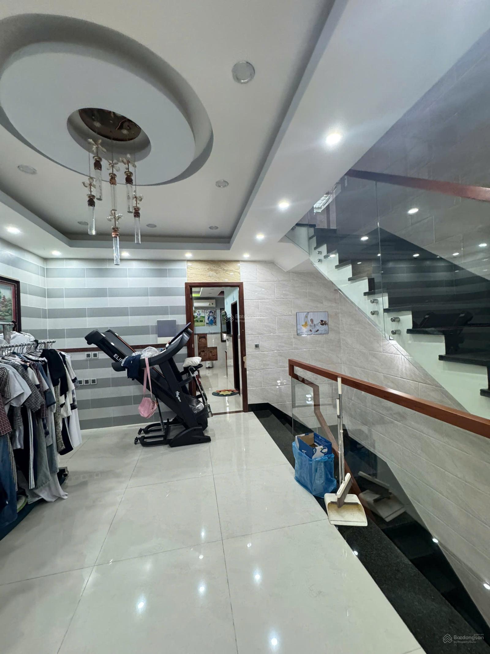 Bán nhà phố trong khu vip - Senturia Vườn Lài, diện tích 5x22m, 106m2, tặng lại toàn bộ Nội thất