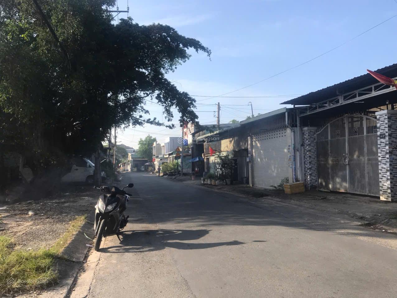 Đất mặt tiền - Lô góc - Ngang rộng 8,7x26m - Giá rẻ - Phùng Thị Chuyện - SHR