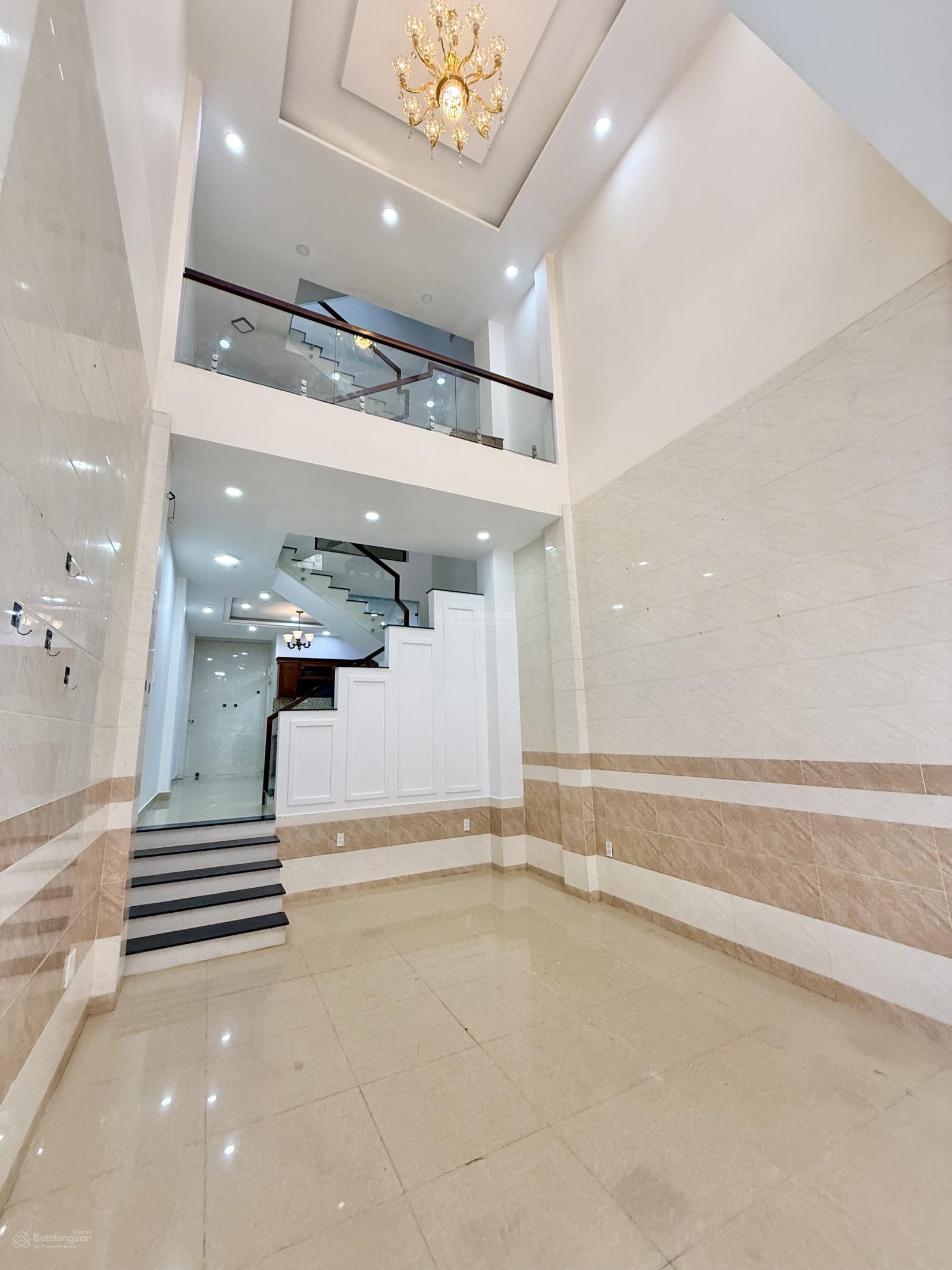 Chính chủ nhà 4 tầng dọc tuyến Quốc Lộ 13, gần Vạn Phúc City Chính chủ nhà 4 tầng dọc tuyến Quốc Lộ 13, gần Vạn Phúc City