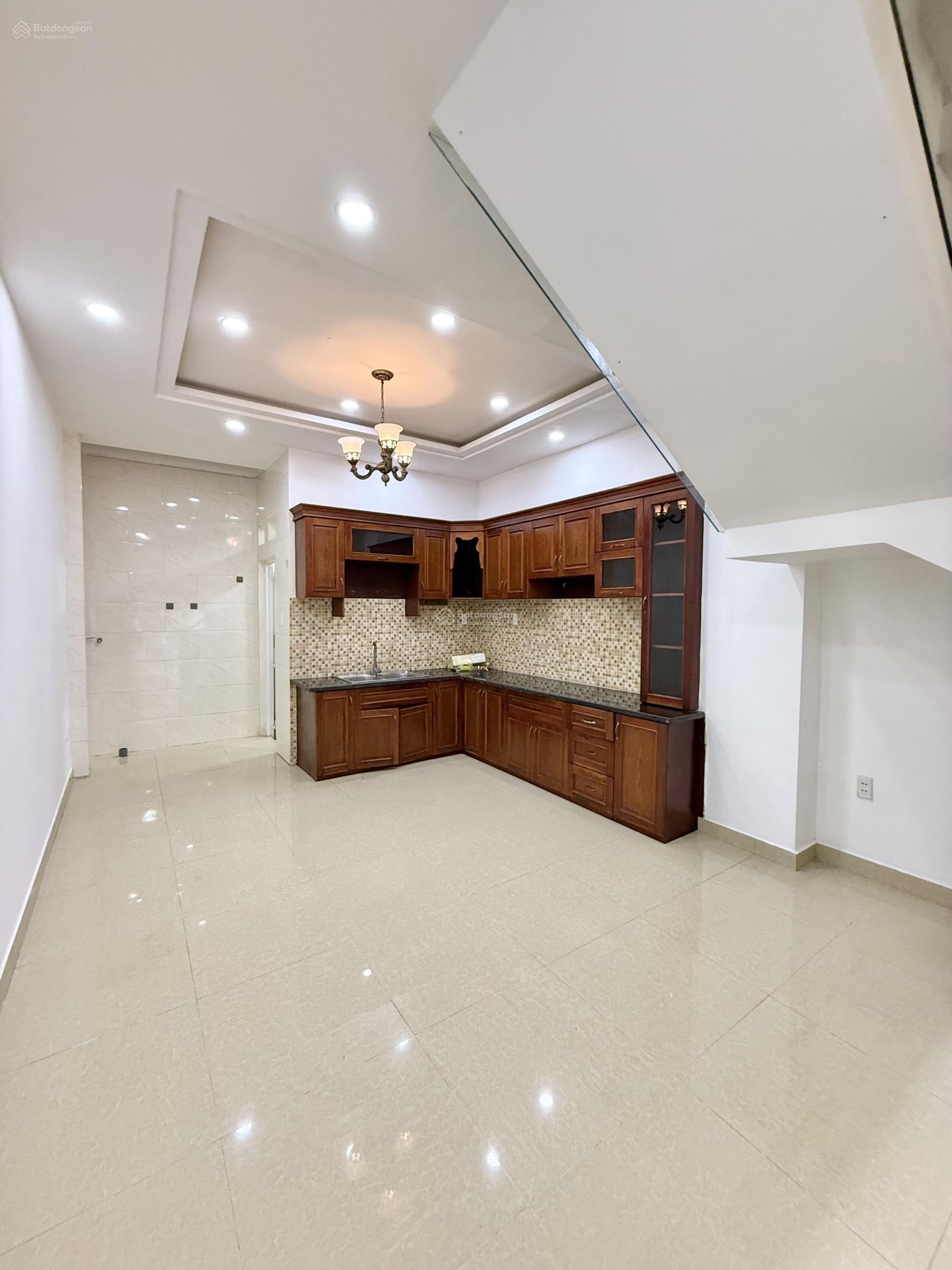 Chính chủ nhà 4 tầng dọc tuyến Quốc Lộ 13, gần Vạn Phúc City Chính chủ nhà 4 tầng dọc tuyến Quốc Lộ 13, gần Vạn Phúc City