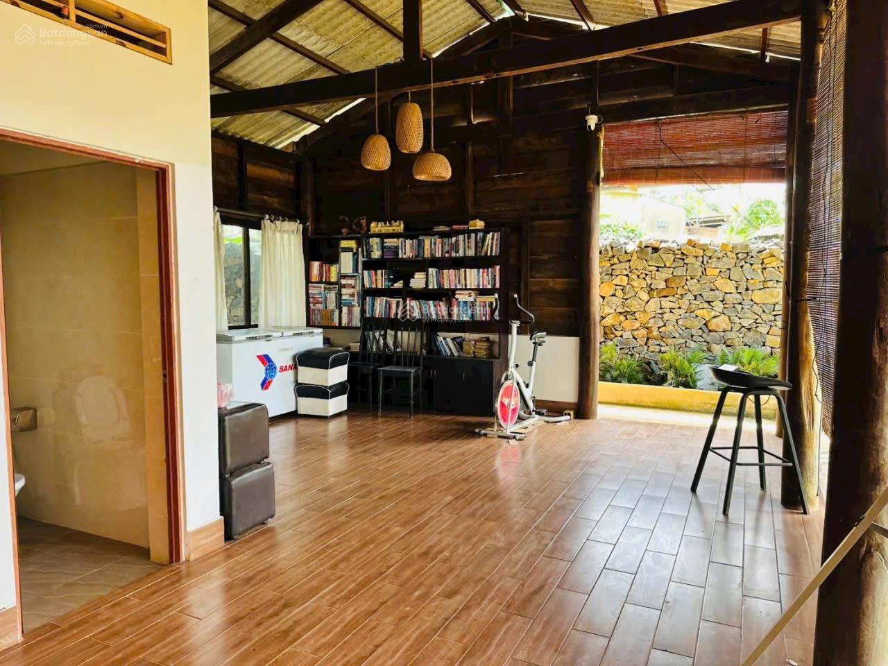 Dì tin lời cháu ngộp hạn bán gấp 900m2 có nhà gỗ sẵn chỉ 788tr qua tay liền