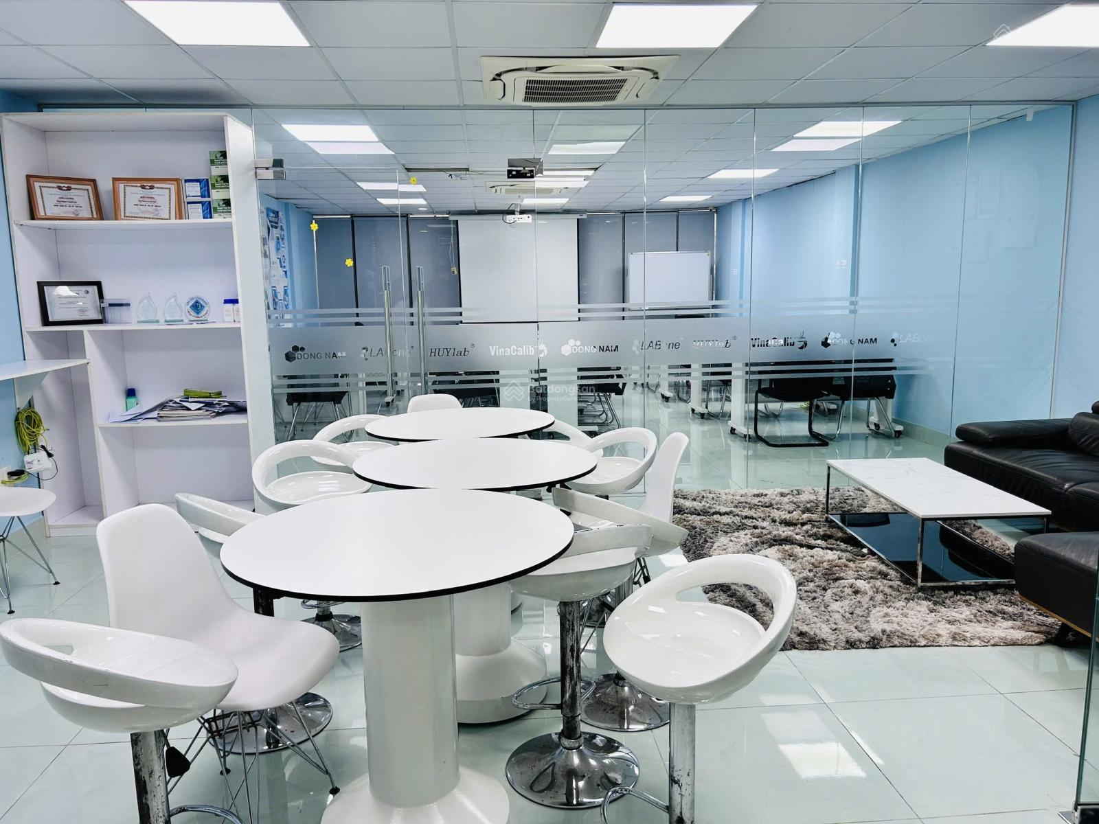 Nhà Đường Phan Đăng Lưu diện tích: 8x20m hầm trệt 3 lầu cho thuê