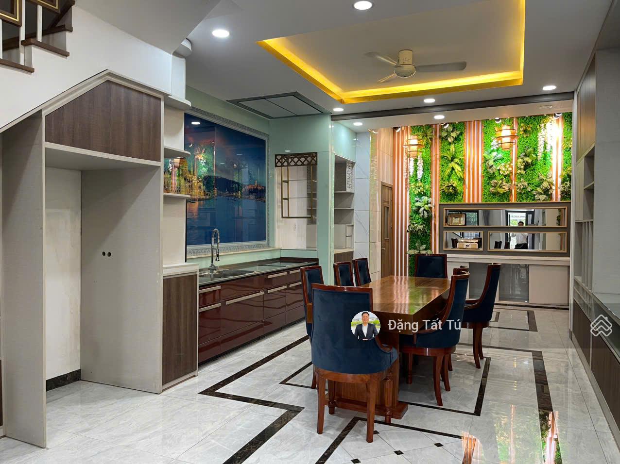 Cần cho thuê nhà phố Lakeview city căn góc công viên giá 35tr/th nội thất cao cấp. Lh: 0917 330 ***