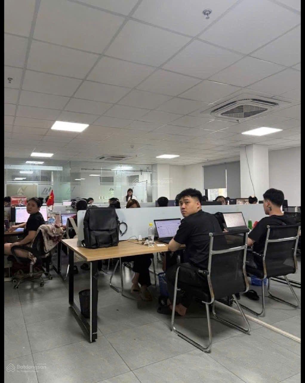 Bán tòa văn phòng lô góc 8 tầng Cầu Giấy - Hà Nội Bán tòa văn phòng lô góc 8 tầng Cầu Giấy - Hà Nội