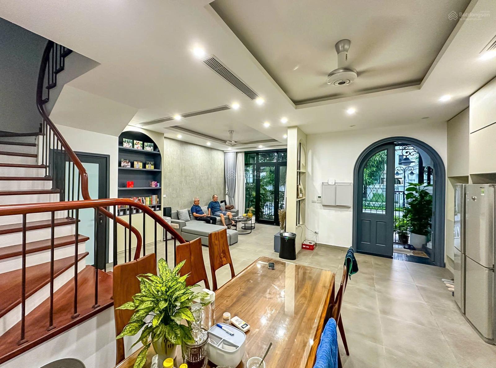 Gia đình cần bán liền kề khu Sao Biển tặng lại toàn bộ nội thất. LH 0941 851 ***