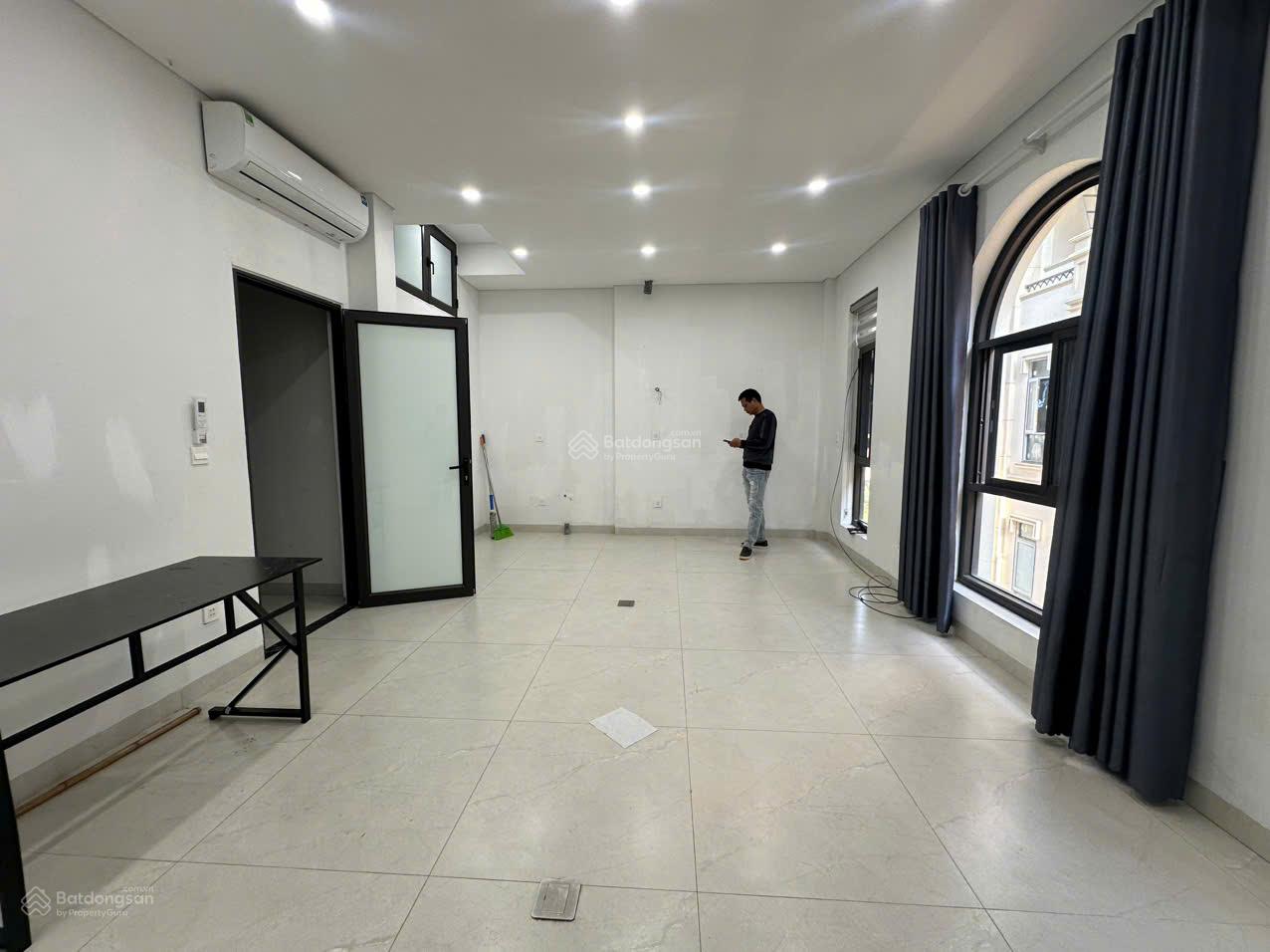 Cho thuê sàn văn phòng HIm Lam, 30 m2. Vào làm việc được ngay Cho thuê sàn văn phòng HIm Lam, 30 m2. Vào làm việc được ngay